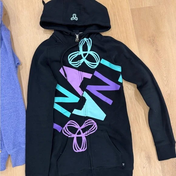 TNA aritzia Zip-Up Hoodies - Picture 2 of 7